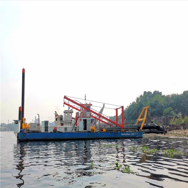 Cummins Diesel Engine 26inch Cutter Suction Dredger for Sea Sand