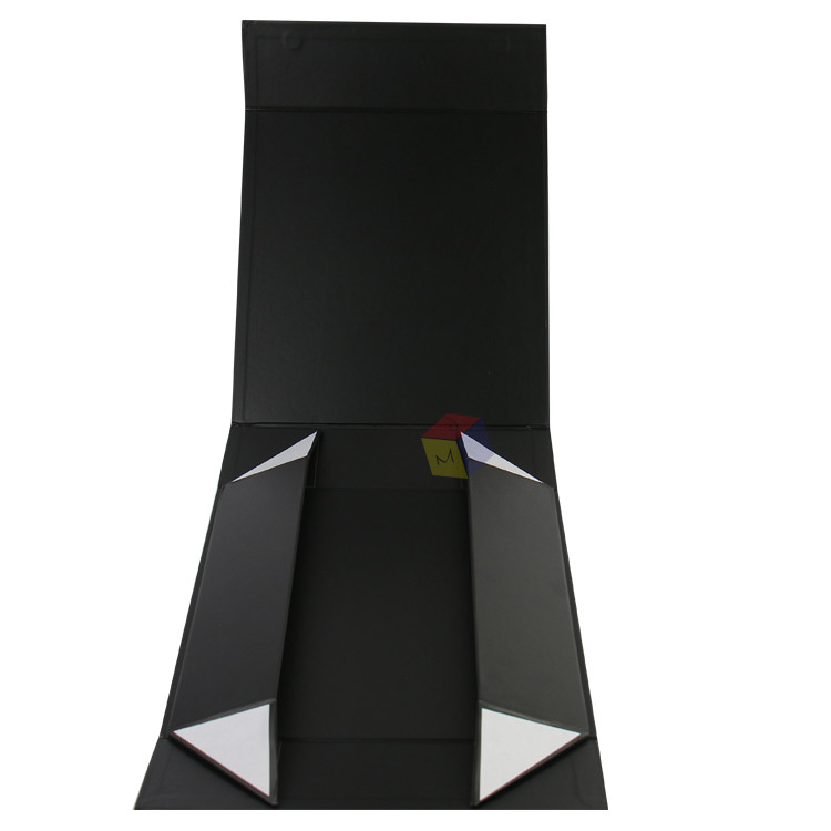 Handmade Recycled Cardboard Packaging Magnetic Closure Black Foldable