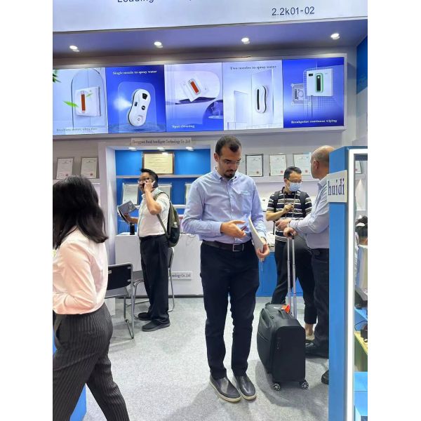 Huidi's Unique Design Electric Magnetic Cleaner High Power 80W Smart Vacuum for Windows