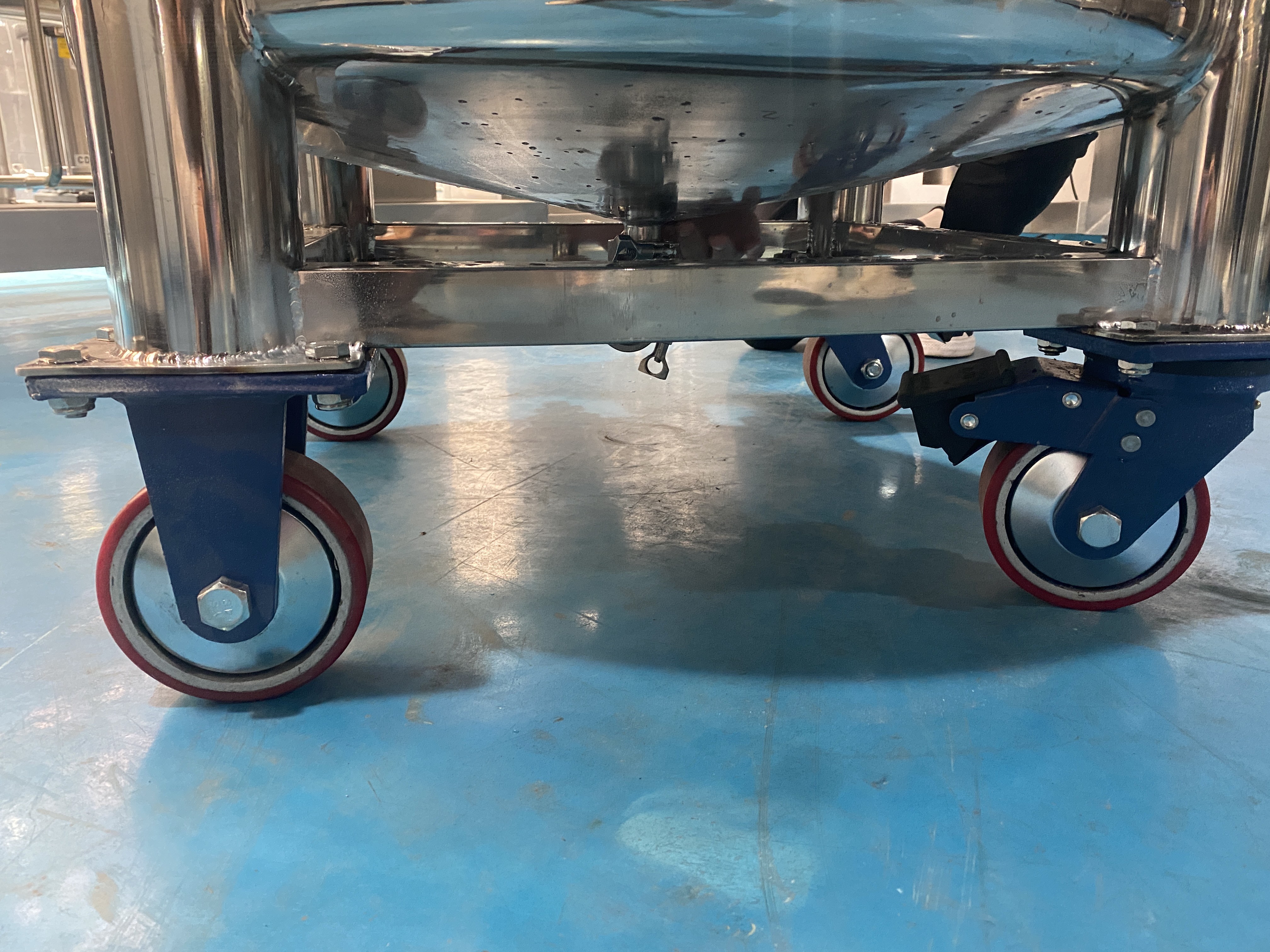 SUS316L Raw Milk Storage Tank movable tank with wheels