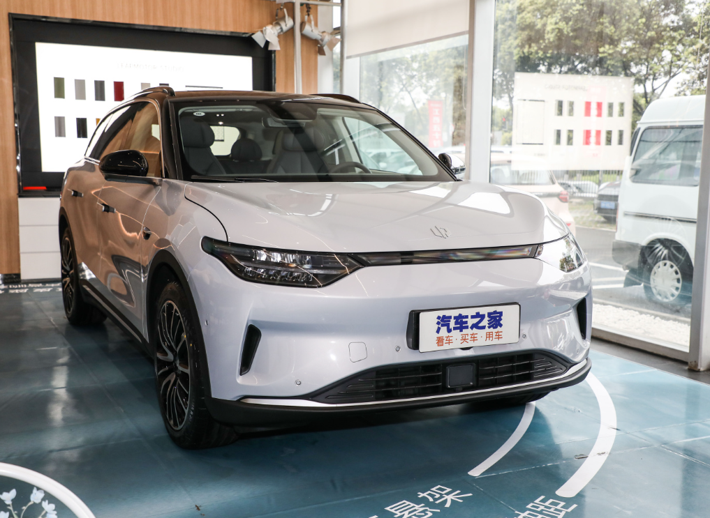 Leapmotor C11 Electric Car 170km/h Top Speed Lithium Iron Phosphate Battery and Left Drive