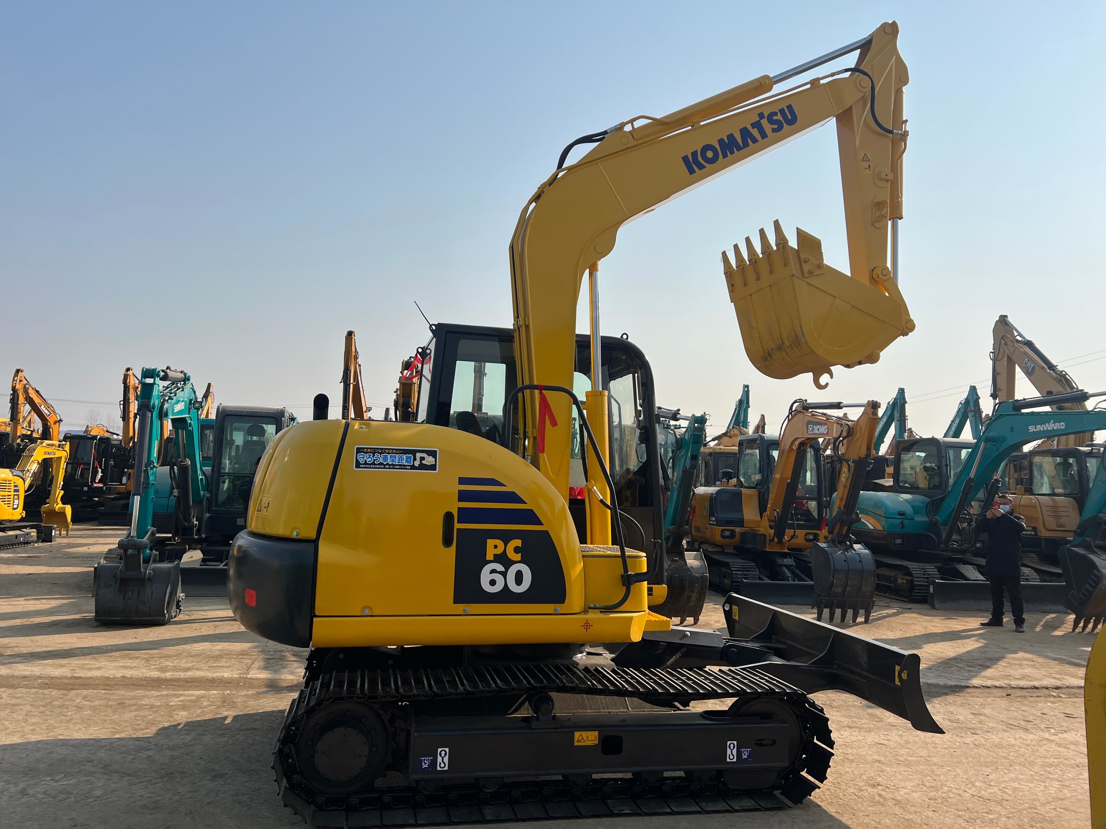 Used Komatsu PC60 Excavator 0.37m³ 6 Ton Second Hand Crawler Digger For Construction