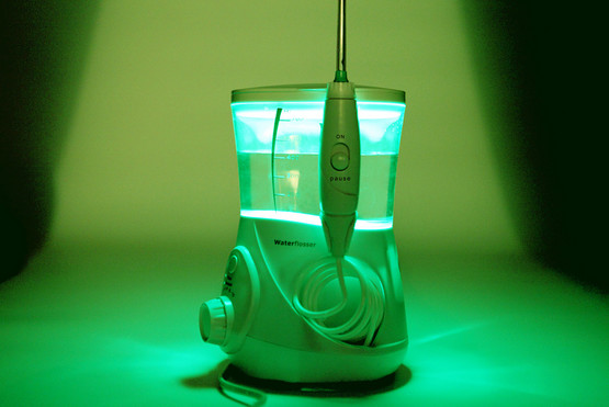 Professional Waterpoof Dental Care Teeth Cleaner Family Household Use with 7 Nozzles with 700ML Volume