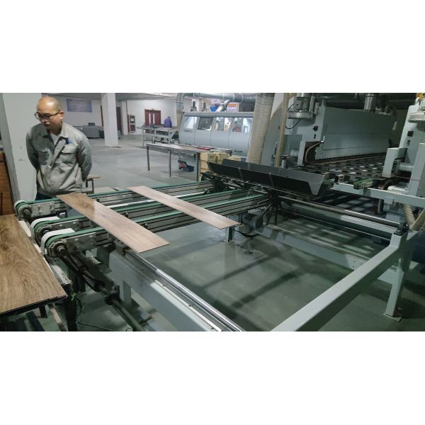 Simple Color Waterproof SPC Luxury Vinyl Plank Flooring 4mm-8mm Thickness Click Lock