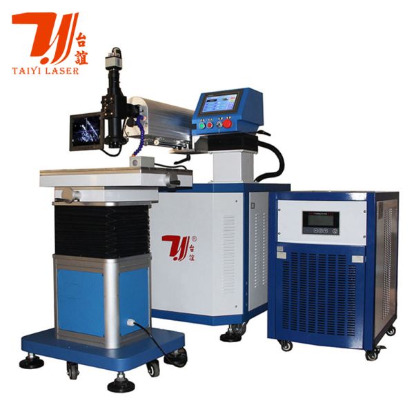 1500W Raycus Source Laser Welding Machine For Battery Pack 1070nm