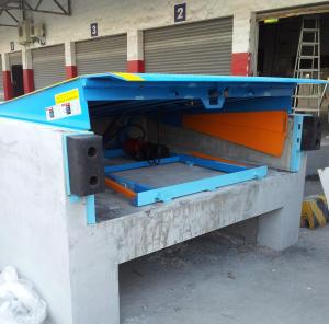 China Safety 12 Ton Loading Dock Leveler , Hydraulic Warehouse Truck Dock Equipment on sale