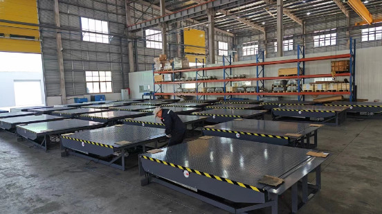 Hydraulic Electric Ramp Garage Equipment Lift Truck Container Work Platform Lift Dock Ramp Leveler Customizable