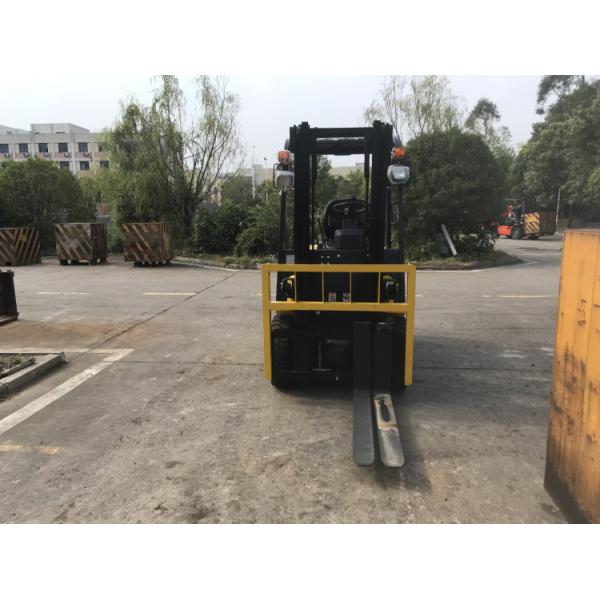Diesel forklift truck 1.5 ton with 3m lifting height two stage mast