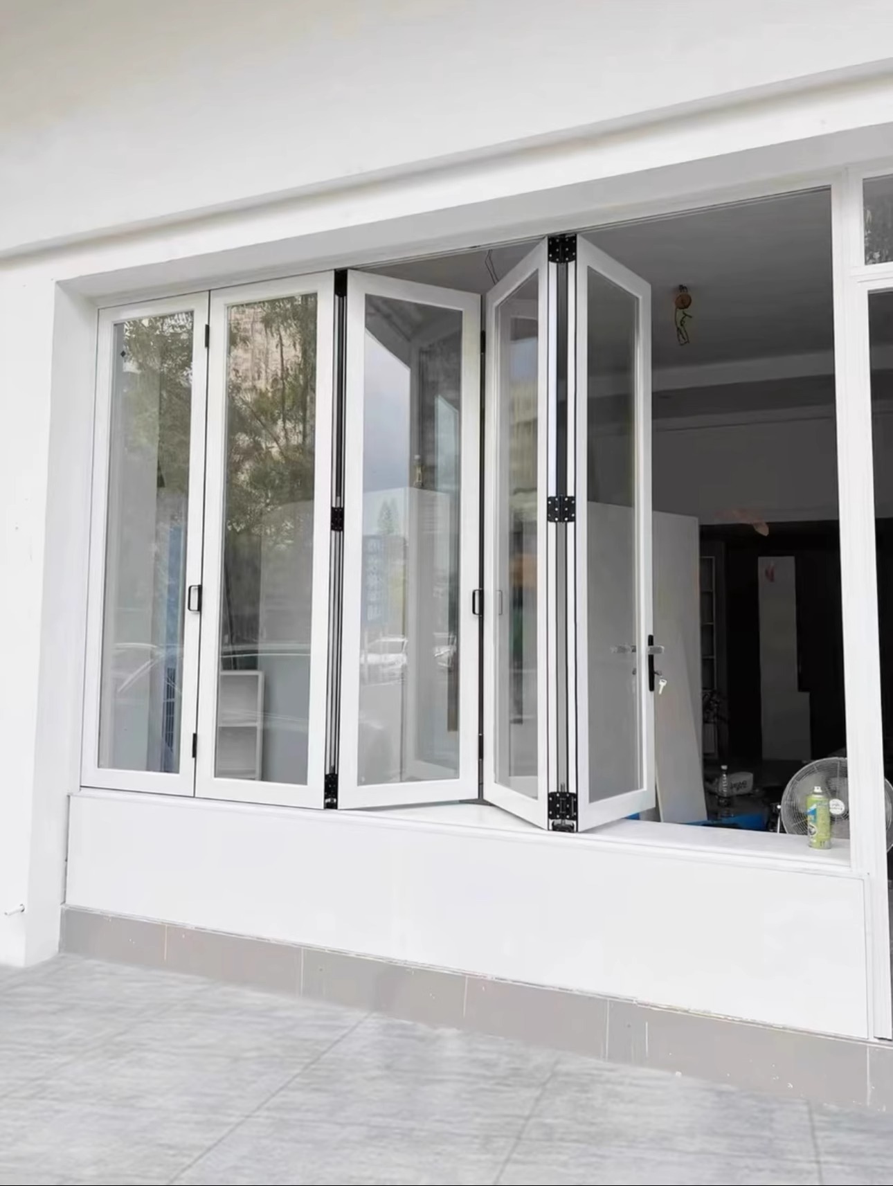 Self-Cleaning Glass Folding Windows - Hydrophobic Nano Coating