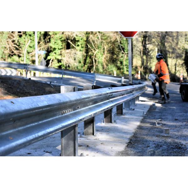 Road Safety Barrier with Q235 Q345 Steel Material and AASHTO M-180 Standard