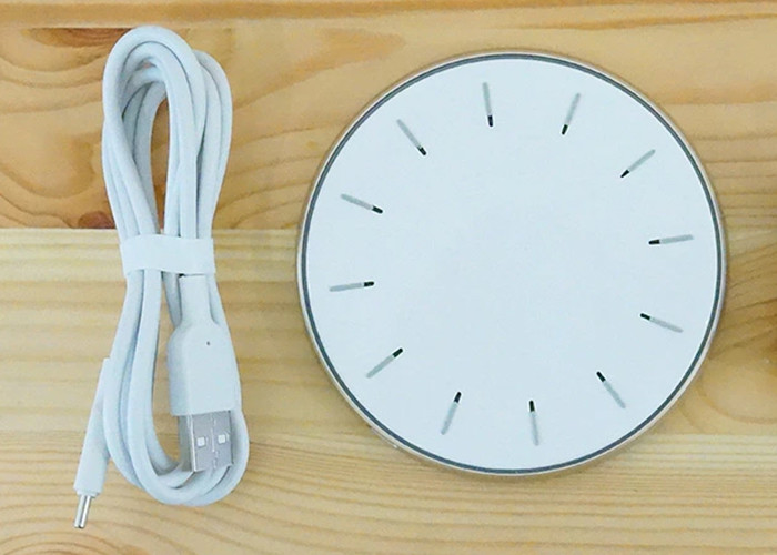 China 6mm Fast Charge Wireless Charging Pad 10W Iphone Wireless Charger on sale