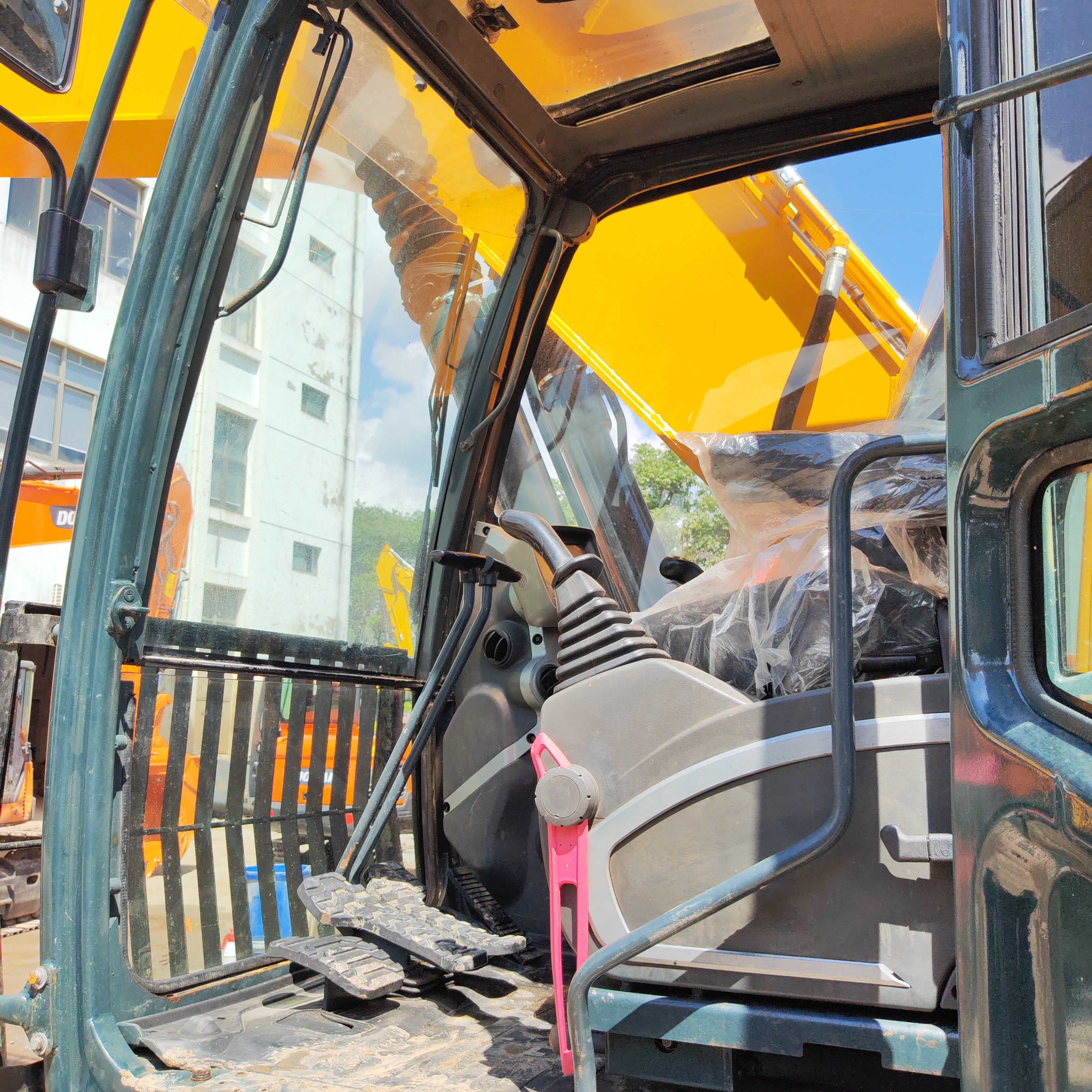 Medium Used Hyundai Excavator Hydraulic Powerful Excavator Machine
