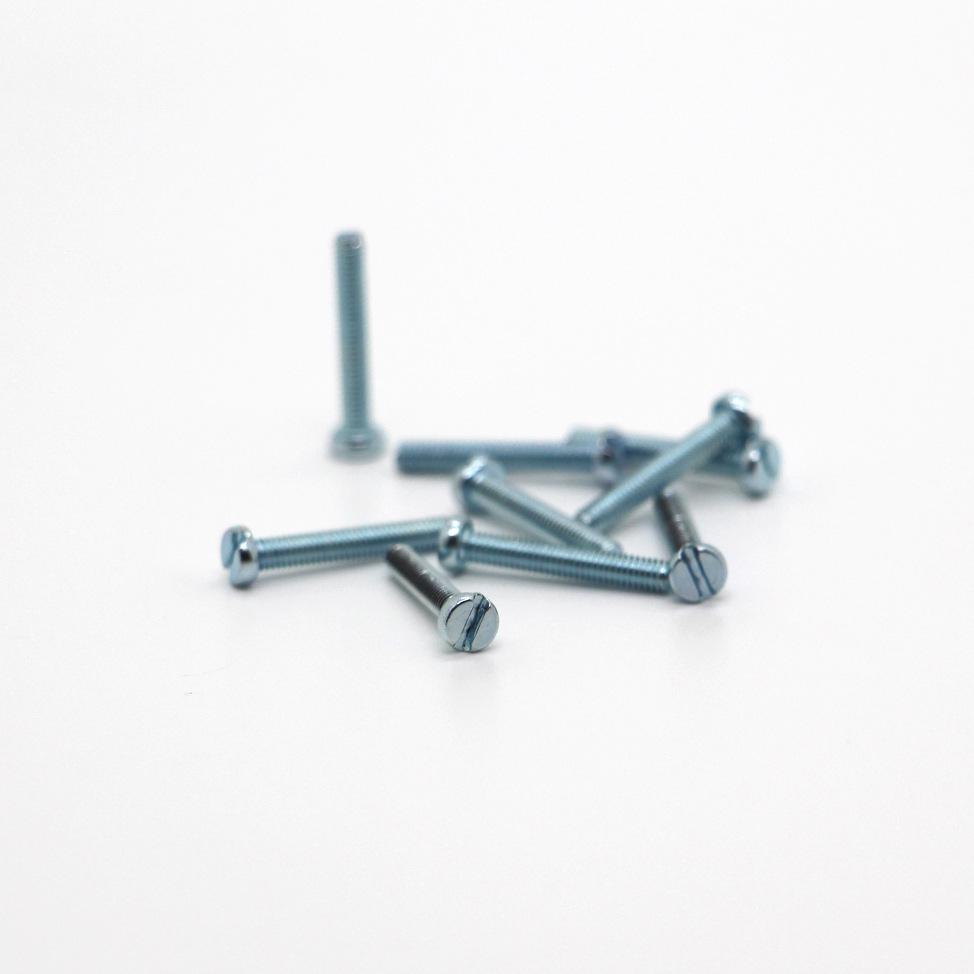 M1.2 Ultra-Precision M2.5 Micro Screws Alloy Steel Heat-Treated For Automotive Electronics