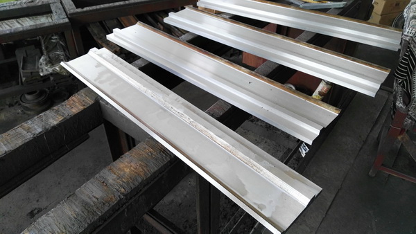 High Strength 30 Degree sharp Punching 125T Press Brake Tool 42CrMo Material Forging