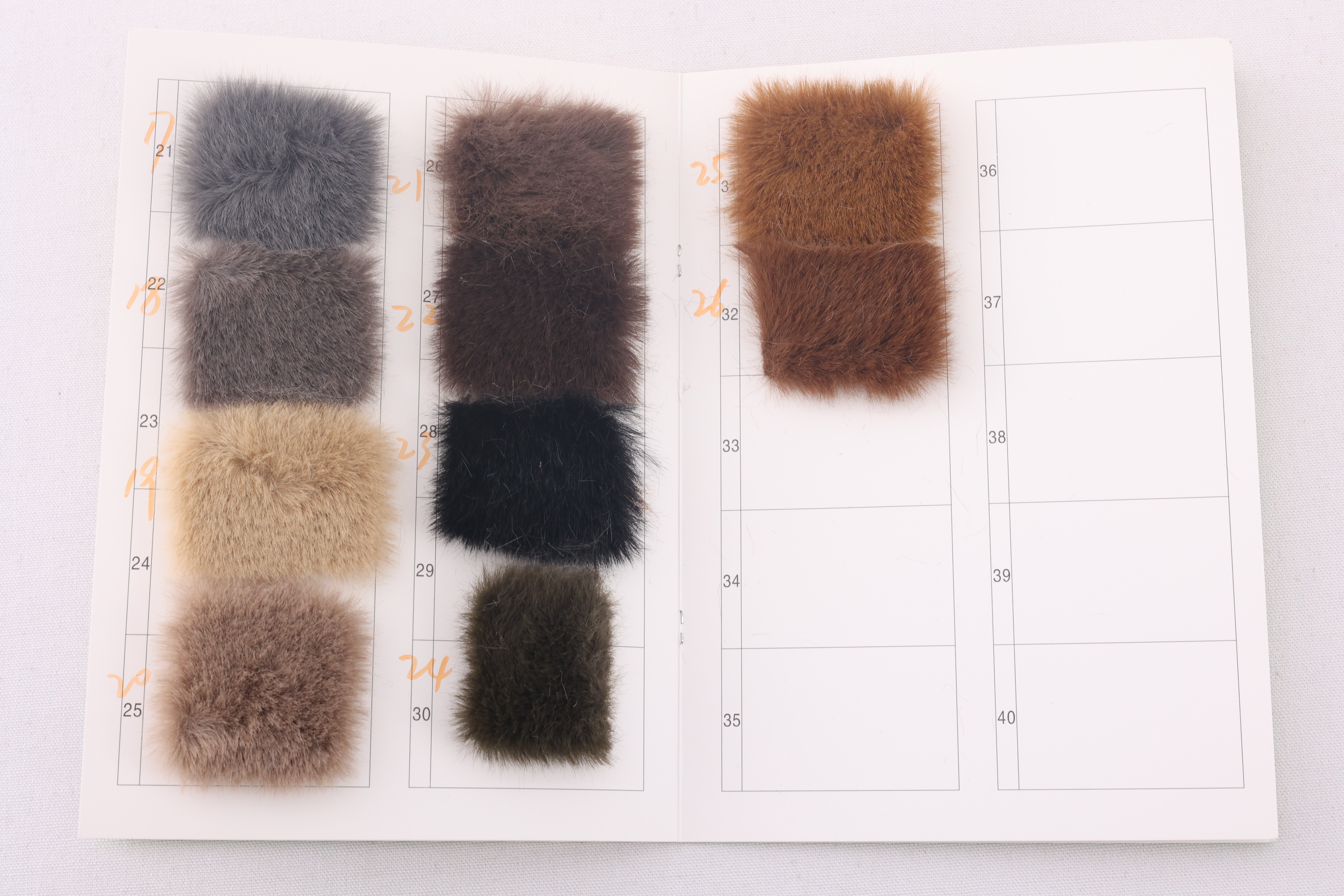 Stock Many Color 100% Polyester 20mm 670GSM Plush Thick Faux Lifelike Mink Sable Fur for Blankets Women's Coat Pet Blanket