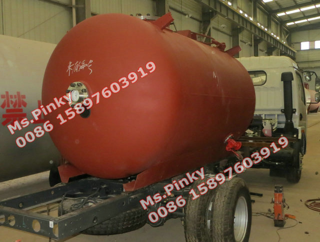 LPG Filling Gas Truck With Mobile Dispenser Machine DFAC 5cbm -5.5cbm LPG Storage Tanker