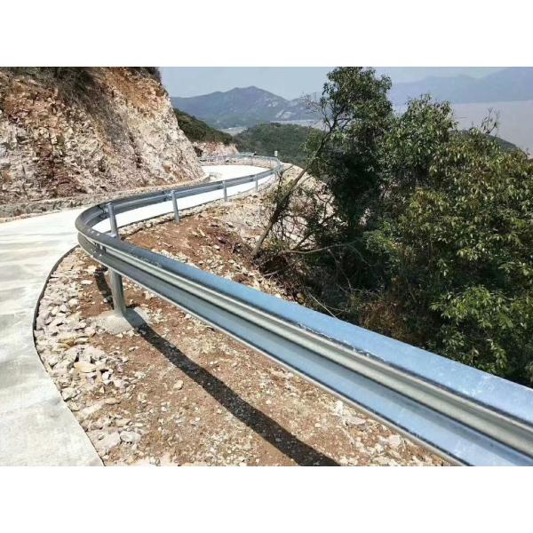 Q235 Q345 Galvanized Steel Three Bend Guardrail for Outdoor Security Durable Material