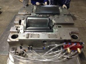 China Cold Runner Injection Molding Auto Part Mould on sale