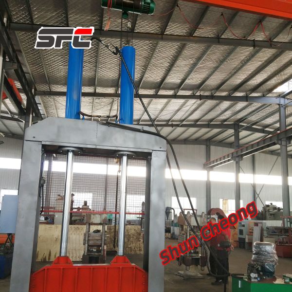 Precision rubber cutting machine detailed view