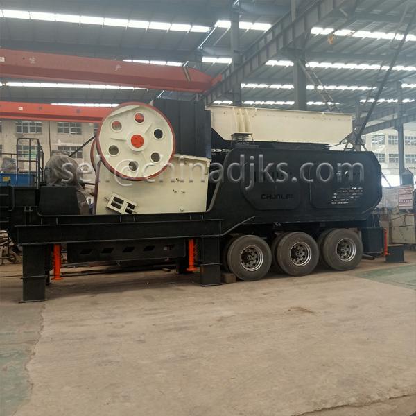 Truck Mounted Jaw Crusher 300T / H For Mobile Crushing