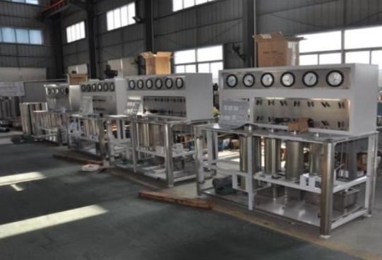 Full Automatic Oil Extraction Device 50Mpa Supercritical Co2 Extraction Machine