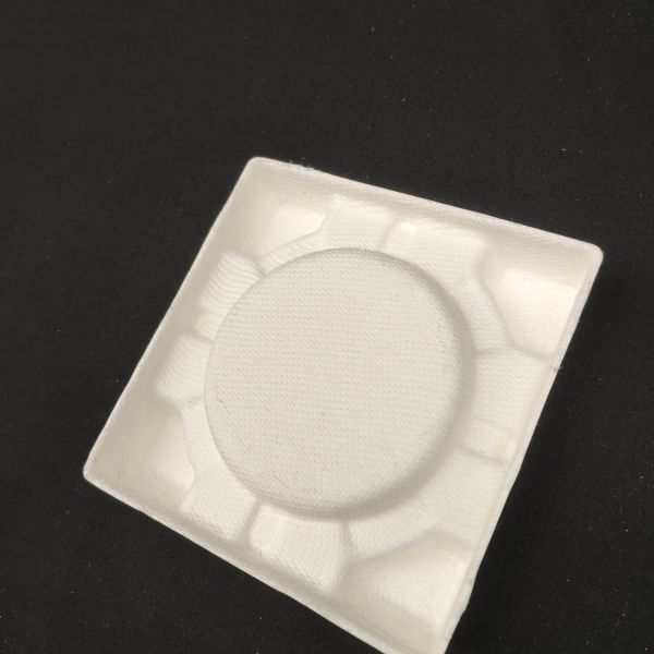 The pulp molding packaging bases for high-end Baijiu are produced in Chinese factories. They are shockproof, drop-resistant, environmentally friendly