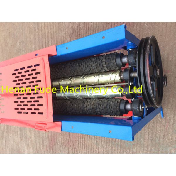 Corn husk sheller