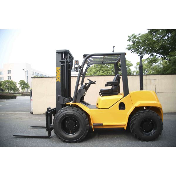 2.5 Ton 2WD Diesel Off Road Forklift Mitsubishi S4S(EUIII) Engine