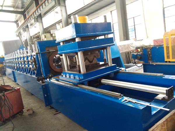 Three Wave Guardrail Roll Forming Machine PLC With Automatic Continuous Cutting
