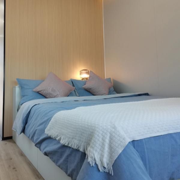 Bedroom Prefabricated Space Capsule Container House Cabin House and Aluminum Window