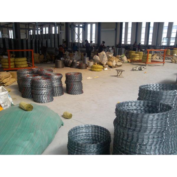 BTO 65 Concertina Razor Barbed Wire 600mm Diameter For Building Wall