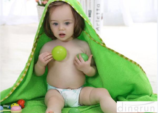 Quality Professional Green Color Baby Hooded Towels With Animal Hood 90*90cm for sale