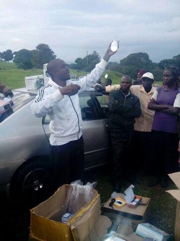 20W Li-ion lithium battery solar home power system with LED 3W bulbs switch cable white and yellow solar energy