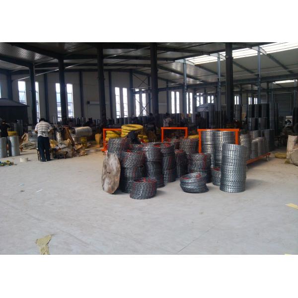 BTO 65 Concertina Razor Barbed Wire 600mm Diameter For Building Wall
