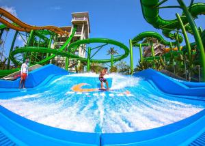 Buy cheap Fiberglass Simulated Surfing Machine Wave Maker For Pool Amusement product