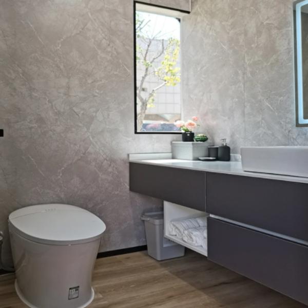 Bedroom Prefabricated Space Capsule Container House Cabin House and Aluminum Window