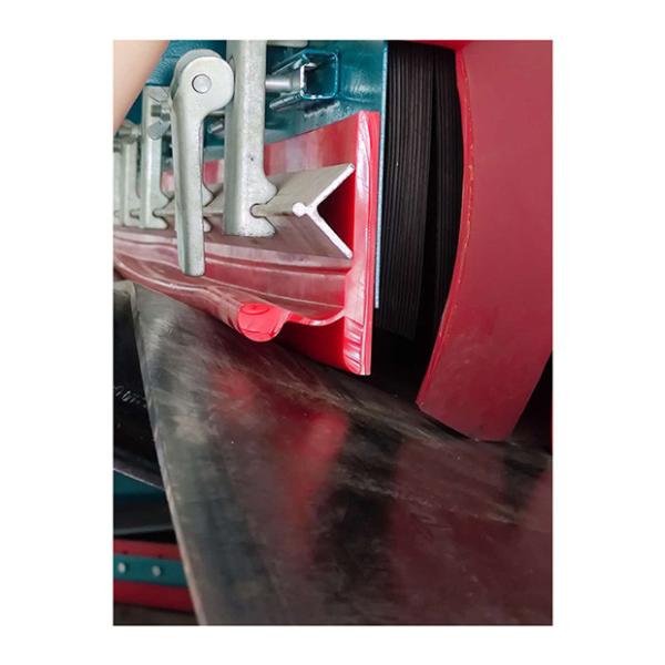 PU Rubber Conveyor Skirt Board Y Type Dual Seal Polyurethane Skirting