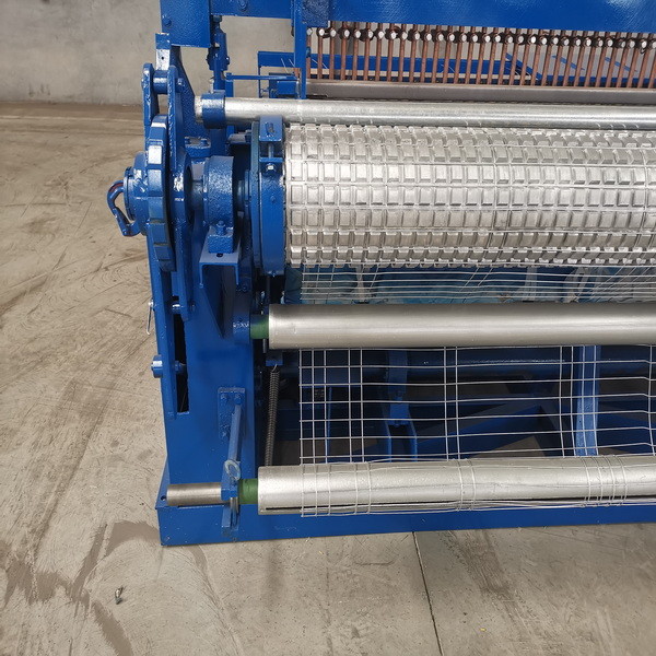Huayang PLC Weld Mesh Manufacturing Machine 120m Length Chicken Cage