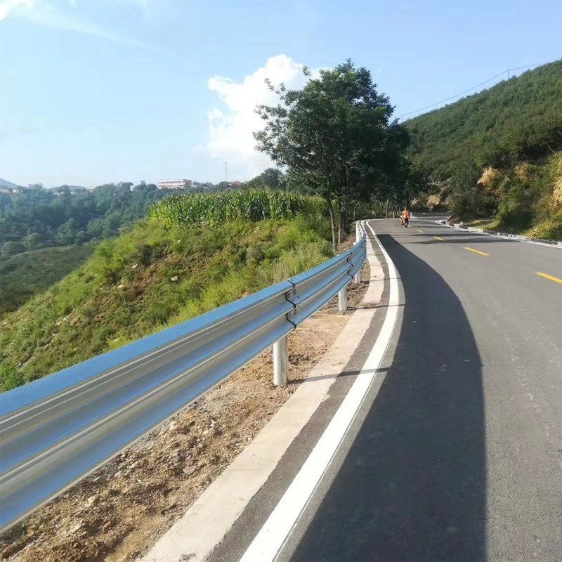 Q235 Q345 Shandong Steel Flex Beam Guardrail Traffic Barrier Thrie Beam Highway Guardrail