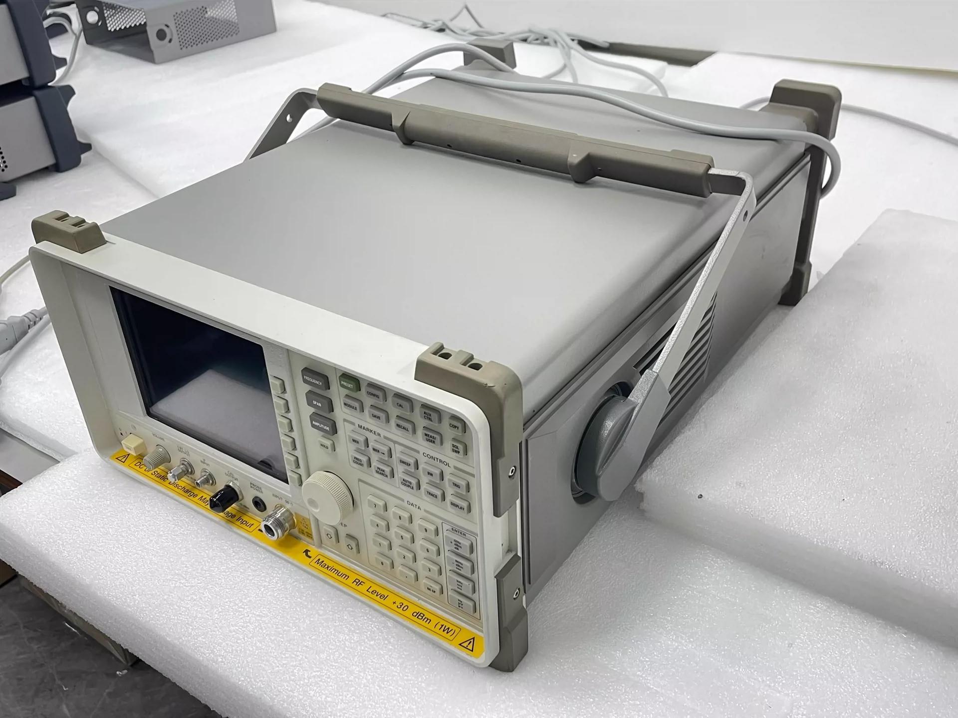 Color Portable RF Spectrum Analyzer 26.5 GHz Agilent HP 8563EC