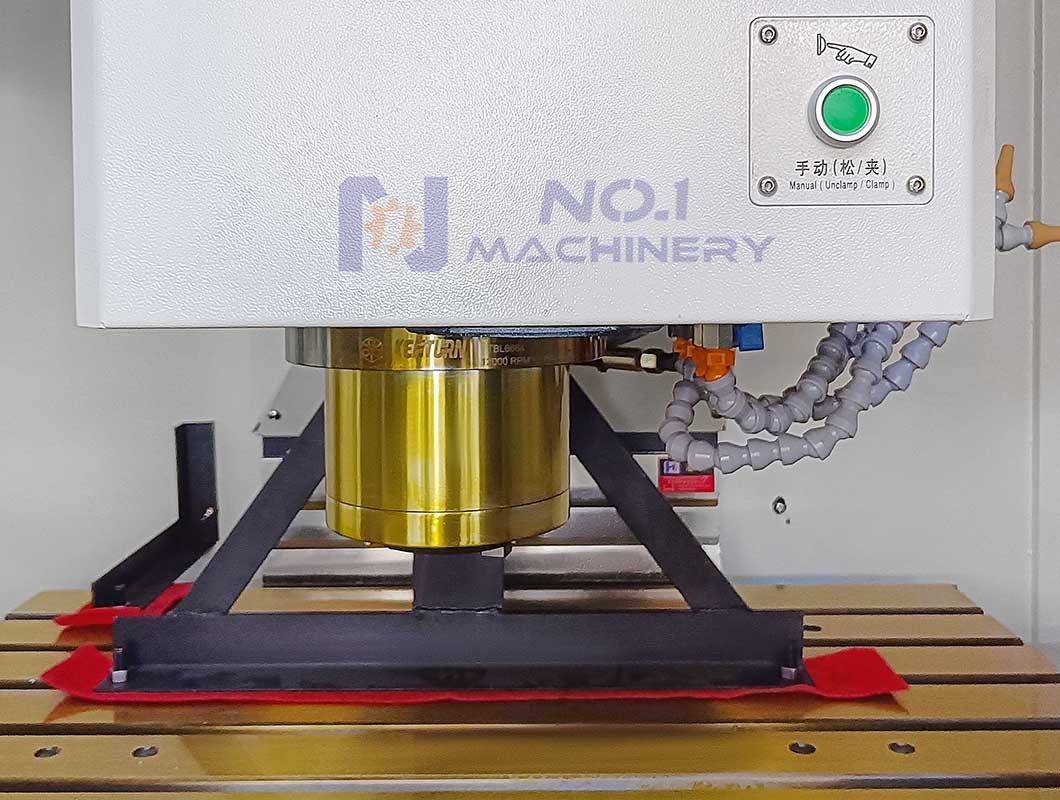 Big Size VMC1050 Vertical Machining Center Metal CNC Milling Machine