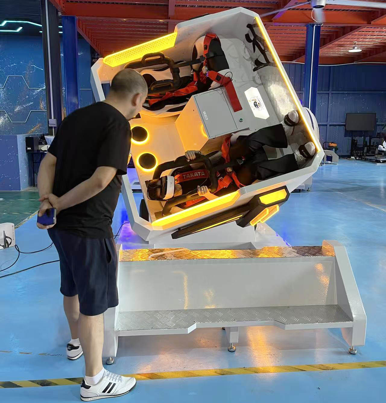 Revolutionize Your Business with VR 360 Simulator Computer CPU 10100F Robotic Arm Rotation System and Acrylic Structure