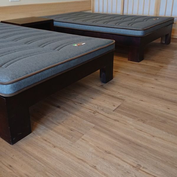 Luxury Vinyl Plank Flooring Modern Design Style 3.5mm-8mm Thickness SPC Interlocking