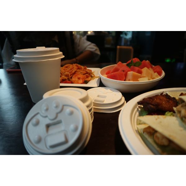 80 90mm Biodegradable Bagasse Cup Lids For Hot Cold Drinking