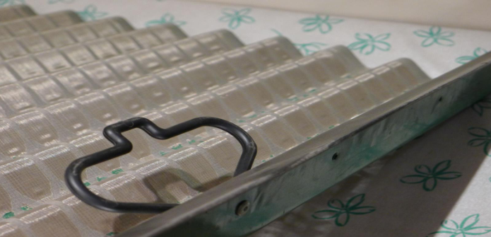 Stainless Steel Shale Shaker Screen In Metal Frame With Hook 585 × 1170mm