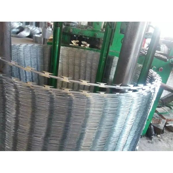 Hot Dipped Galvanized Razor Barbed Wire Bto-22 Flat Wrap Blade Mesh