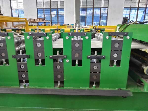 Aluminium Color Coated Metal Roll Forming Machine For Wall And Roof Cladding