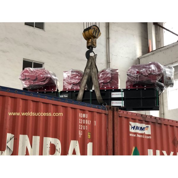 300T Heavy Duty Pipe Welding Rollers Rotator Stands With Bolt Adjustment