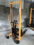 1.6m High Stacker Truck Warehouse Loading And Unloading Truck Manual Elevator 1T