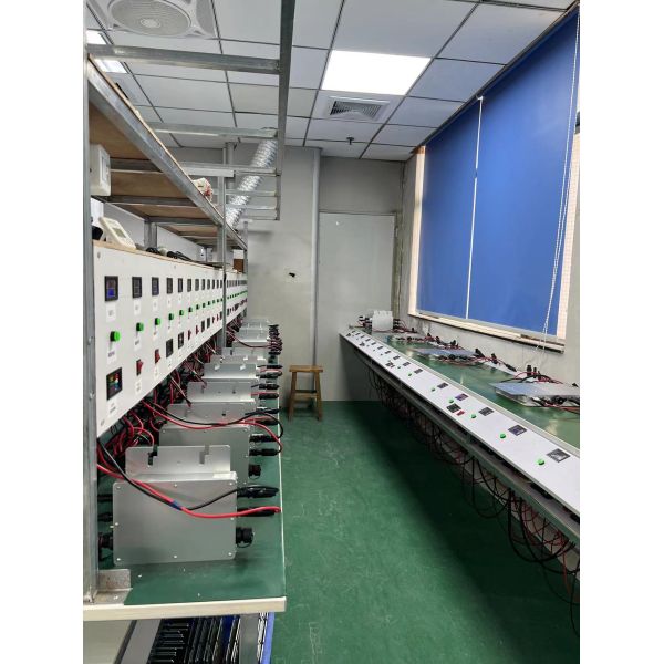 Compact Design 120V 230V PV Solar Micro Inverter Grid Tie System with IP65 Protection